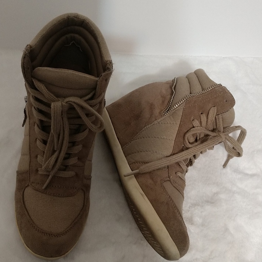 Kahaki Olsenboye Faux Suede and Canvas Wedge Boot sz 9